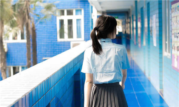 秀峰如何找到一个可以帮助我生孩子的女人？